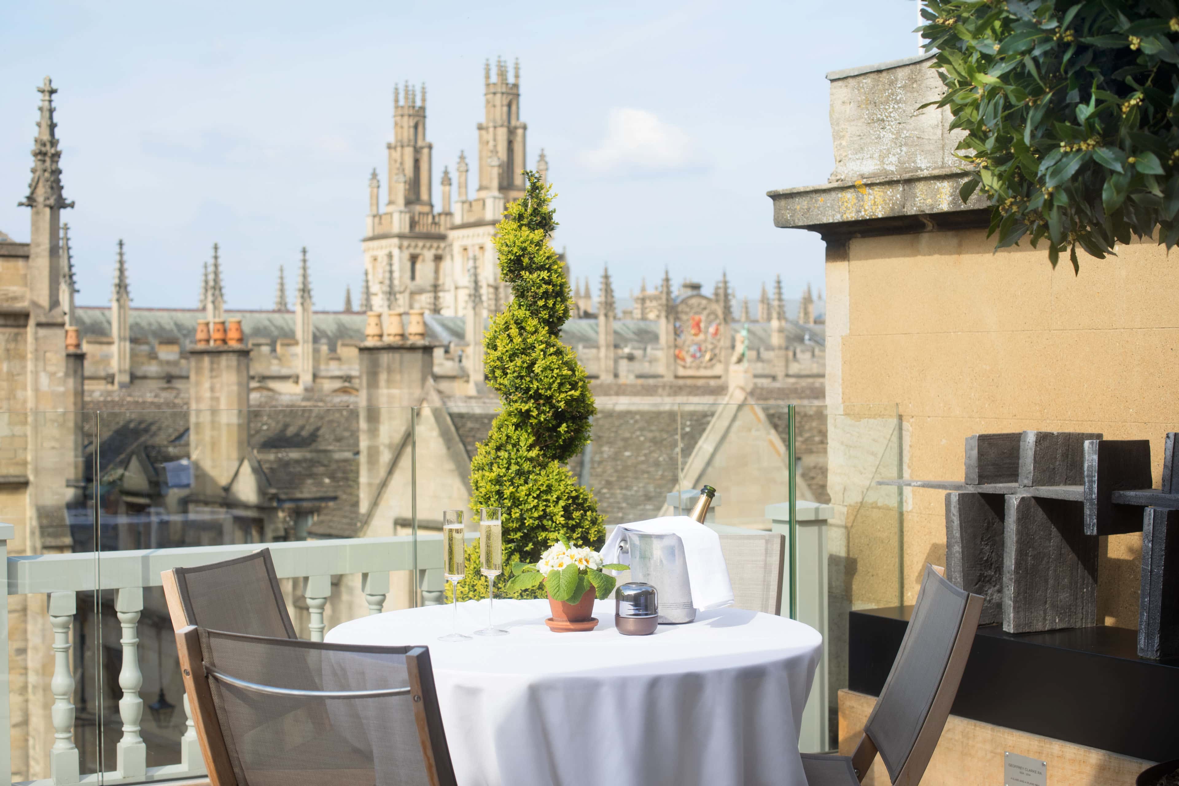 0006 - 2019 - Old Bank Hotel - Oxford - High Res - Room 1 Private Terrace Spires Champagne - Web Hero