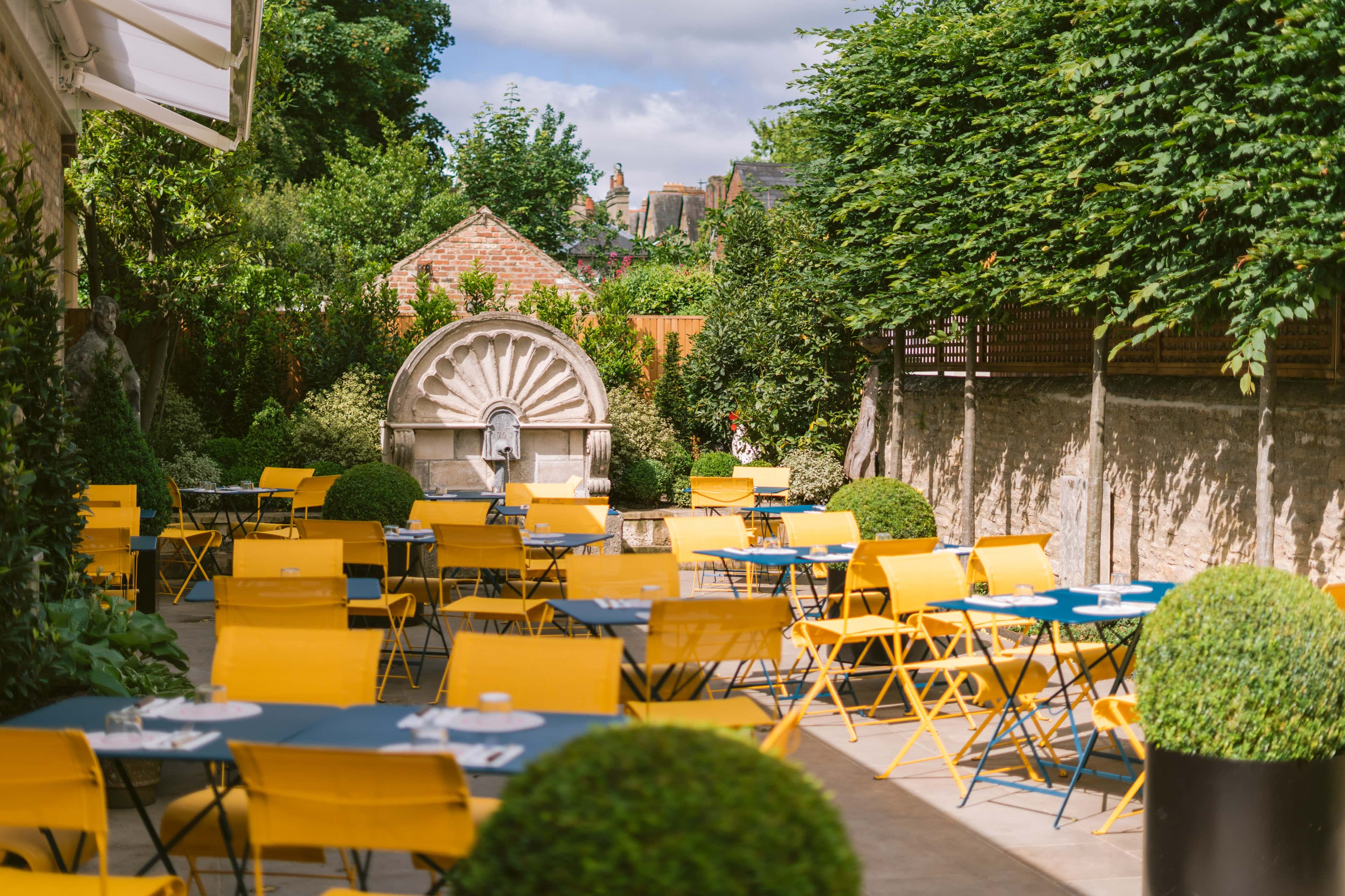 0001 - 2022 - Gees Restaurant & Bar - Oxford - High res - Secret Garden Terrace Sun - Web Hero