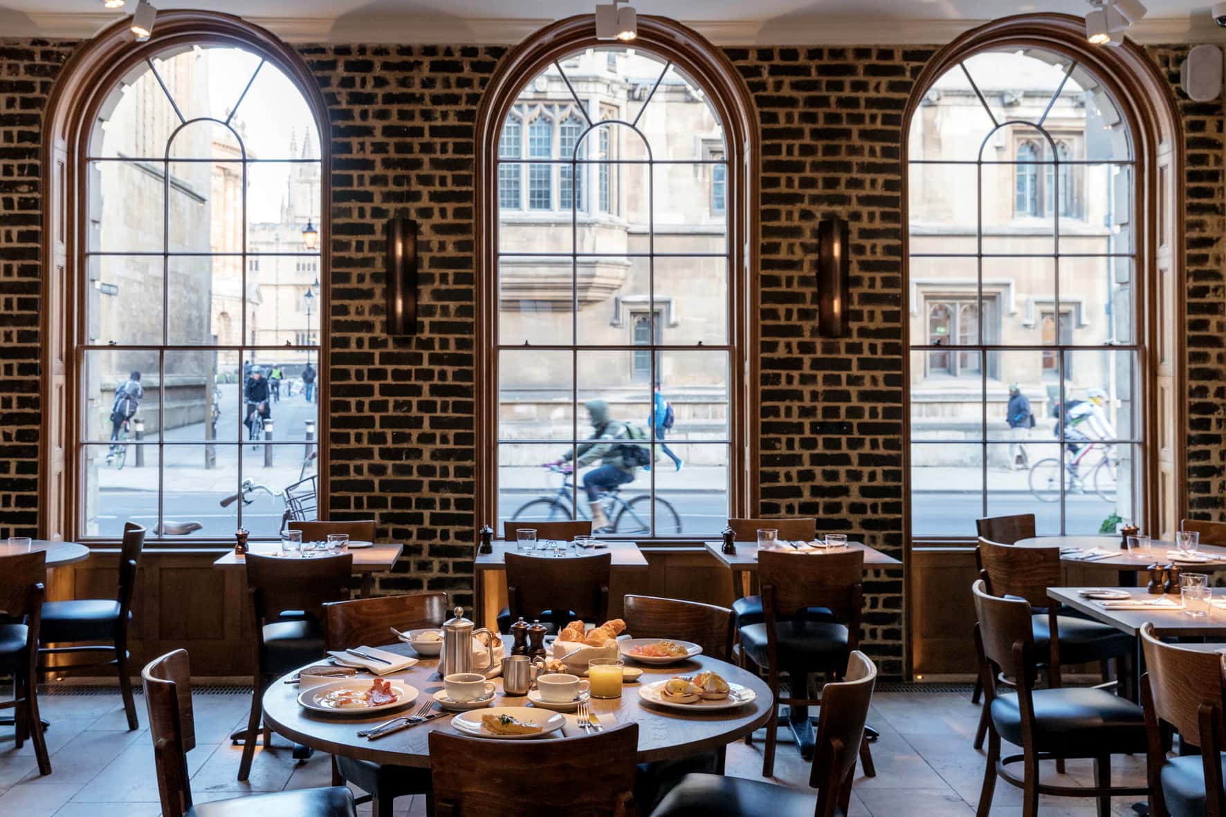 0168 - 2016 - Quod Restaurant & Bar - Oxford - Low Res - Food Breakfast High Street View - Web Hero